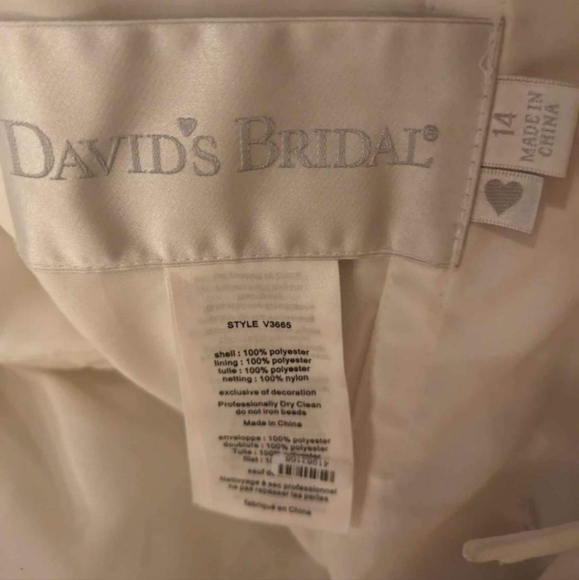 David's Bridal Strapless Corset Tulle Wedding Dress with Ruffled Skirt Size 14 - Picture 6 of 6